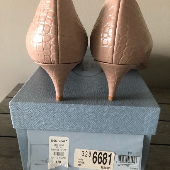 New, Prada Croc-embossed leather pointy toe pump. - Picture 4 of 6